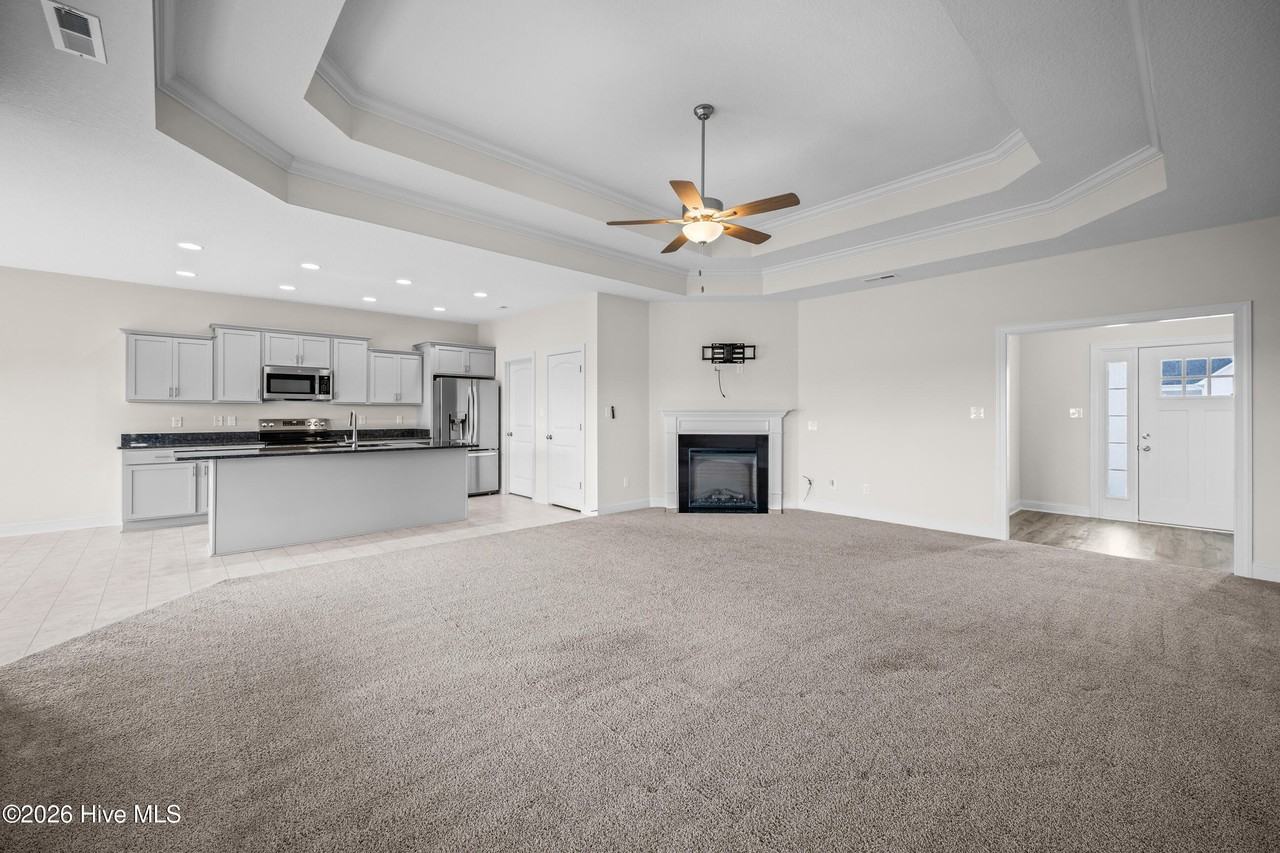 505 E Blackwater Ln - Photo 7 of 32