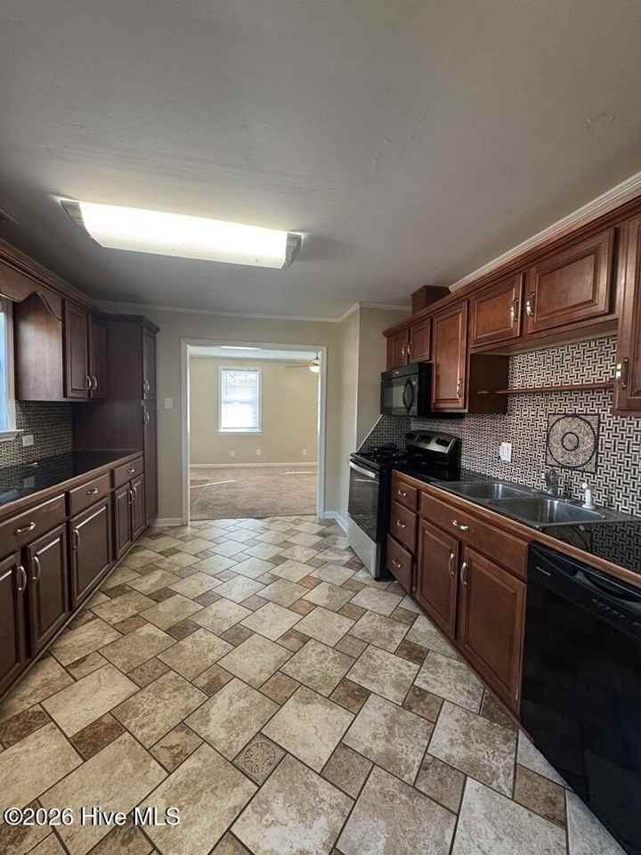 503 Nelson Dr - Photo 5 of 18