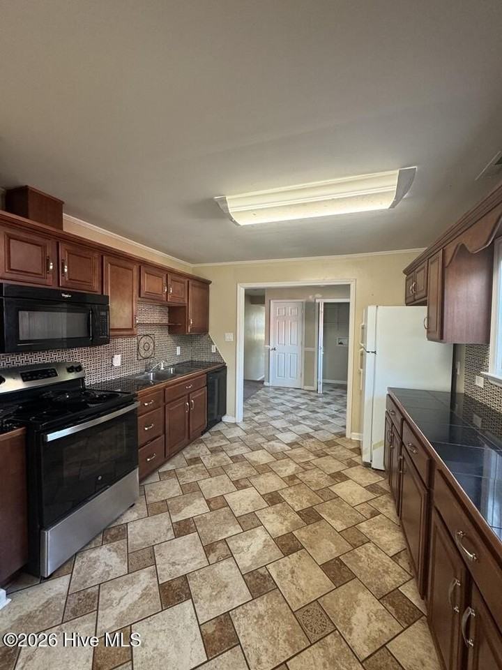 503 Nelson Dr - Photo 6 of 18