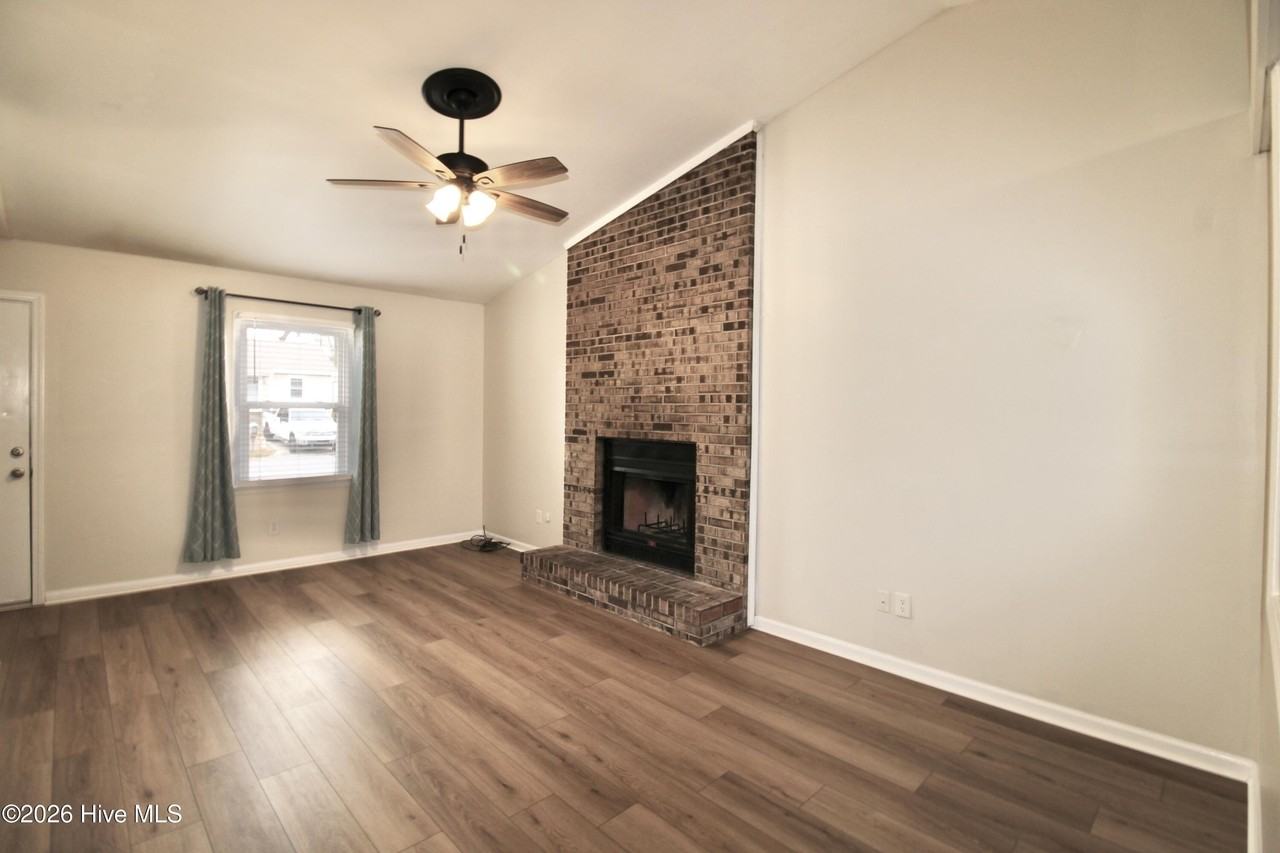 110 Hickory Grove Dr - Photo 2 of 14