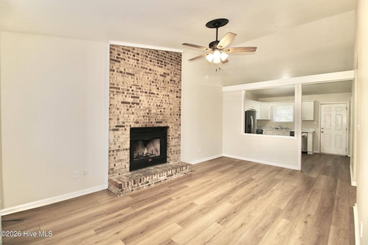 110 Hickory Grove Dr - Photo 3 of 14