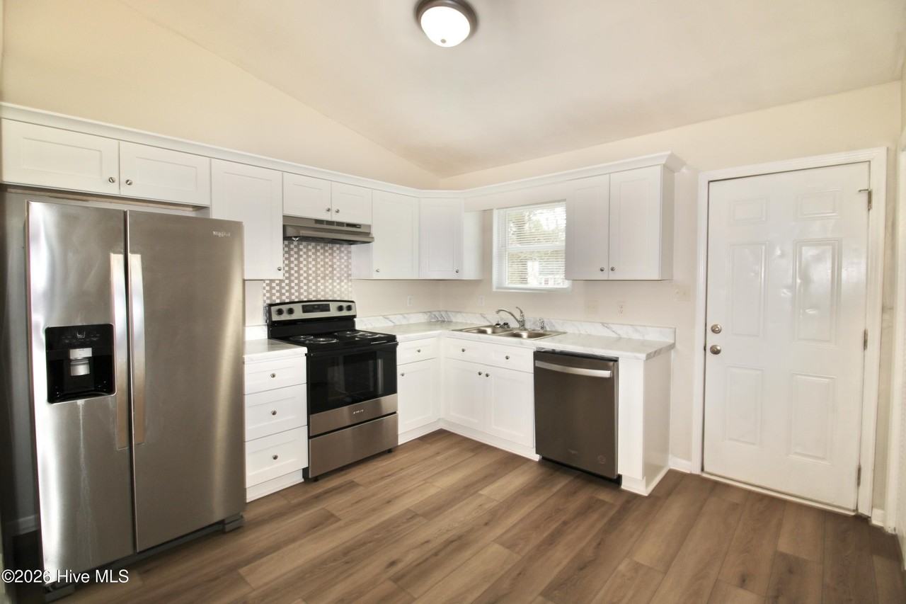 110 Hickory Grove Dr - Photo 4 of 14