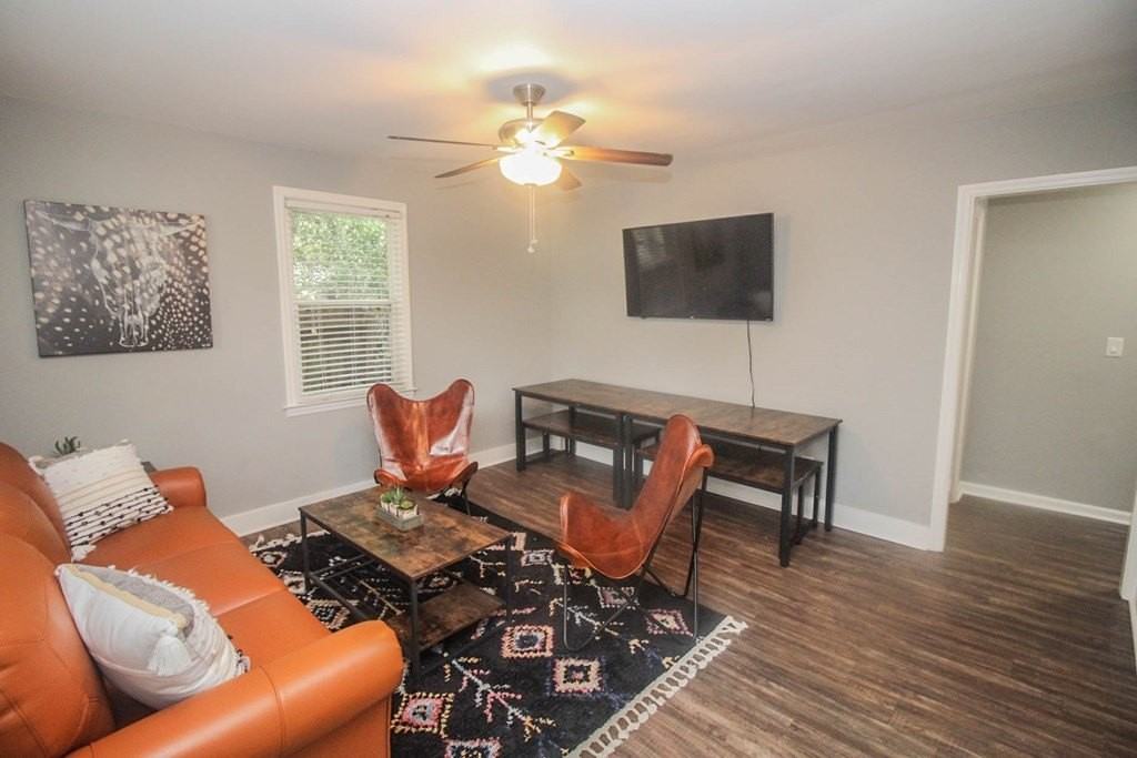 4364 Hammond Cir - Photo 3 of 48