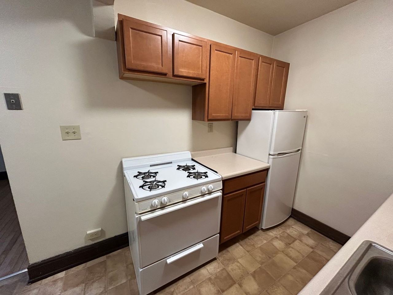 1827 E Park Pl - Photo 3 of 25