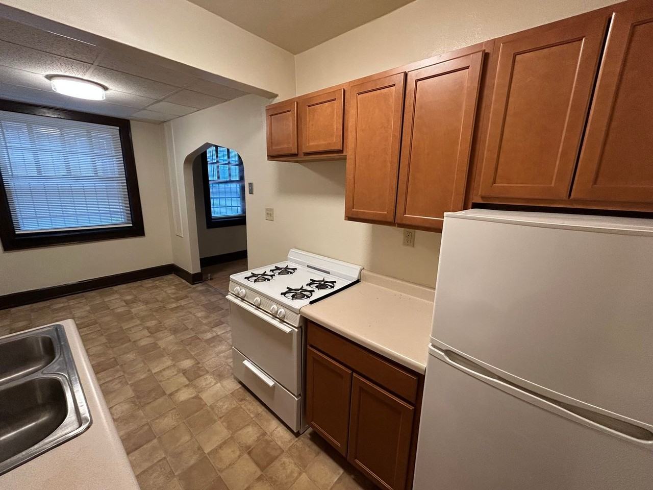 1827 E Park Pl - Photo 4 of 25