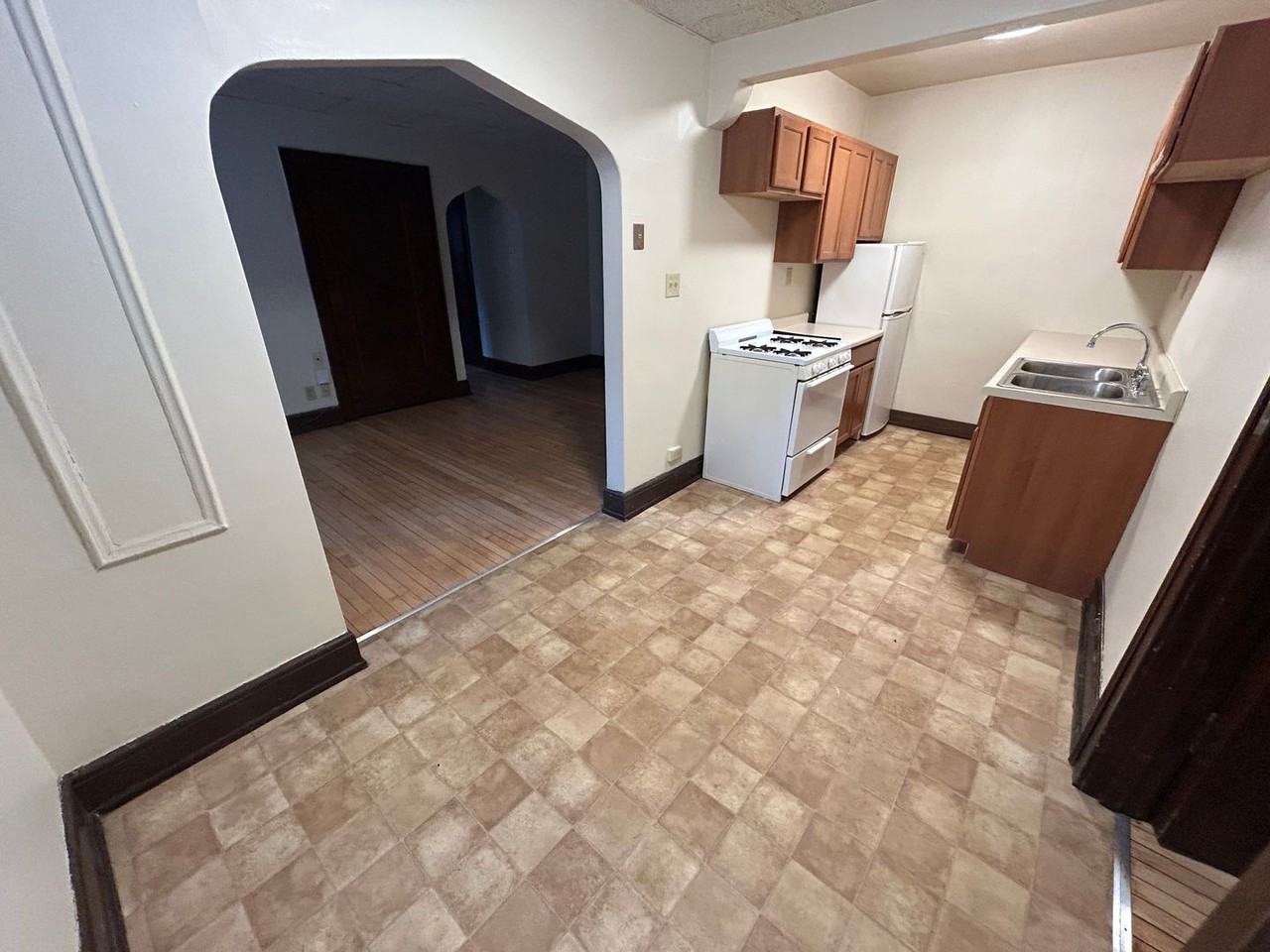 1827 E Park Pl - Photo 6 of 25