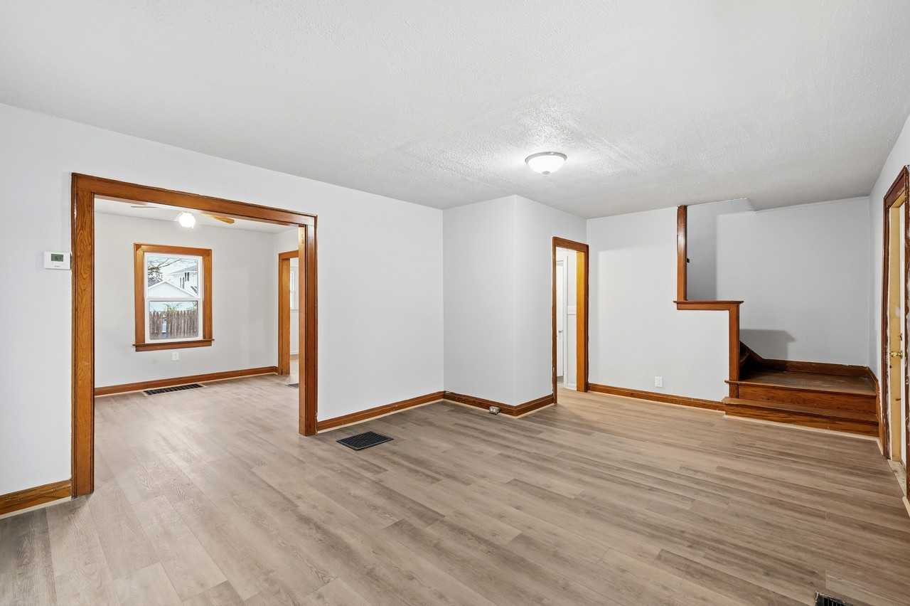 607 W Grand Ave #1 - Photo 2 of 8