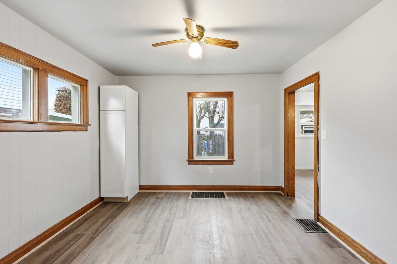 607 W Grand Ave #1 - Photo 3 of 8