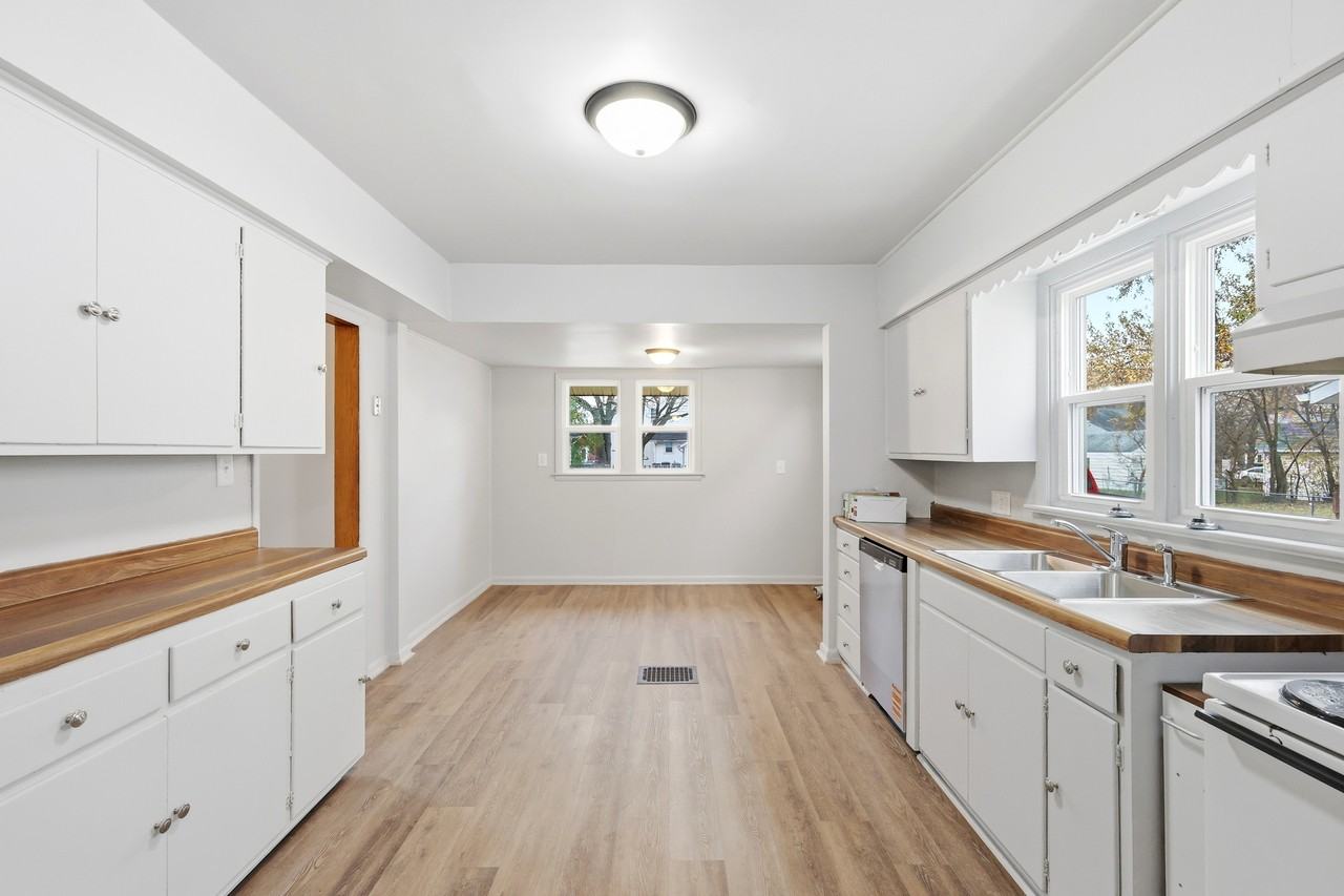 607 W Grand Ave #1 - Photo 4 of 8