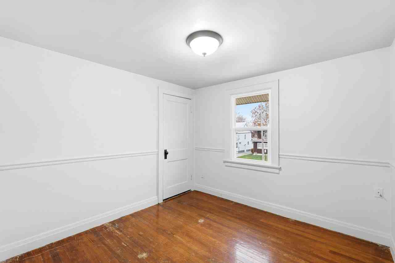 607 W Grand Ave #1 - Photo 5 of 8