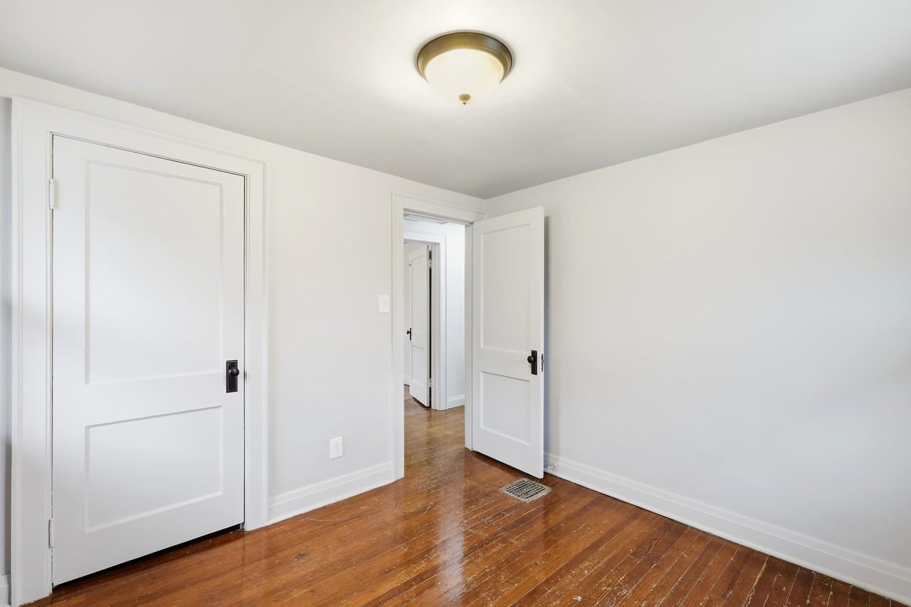 607 W Grand Ave #1 - Photo 7 of 8