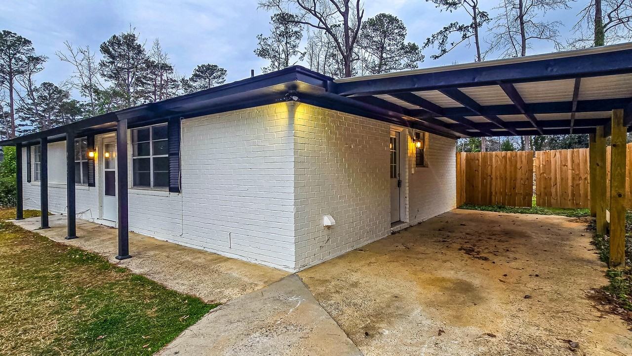 4517 Plantation Rd - Photo 3 of 33