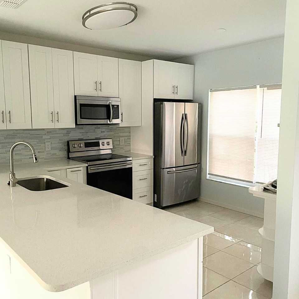 1051 Dudley Dr #1 - Photo 4 of 15