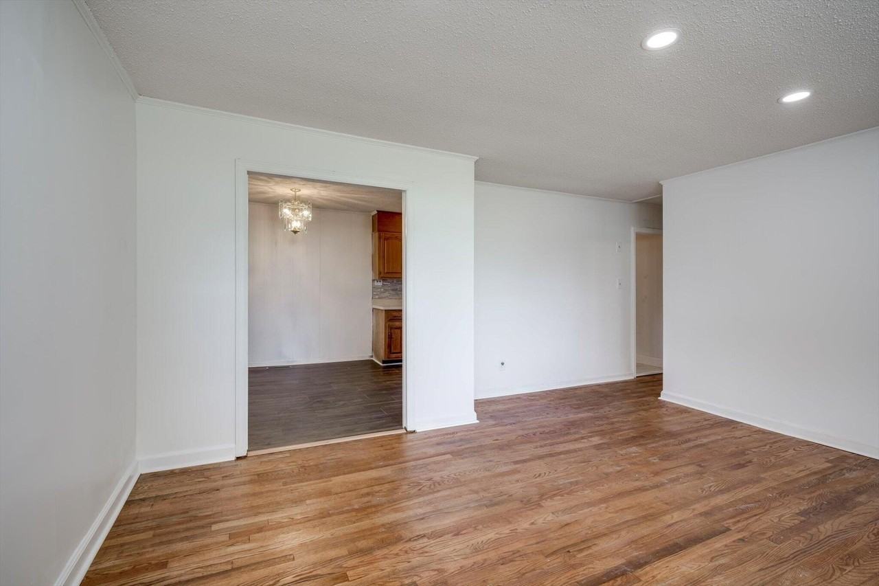 417 Old Airport Rd - Photo 5 of 31