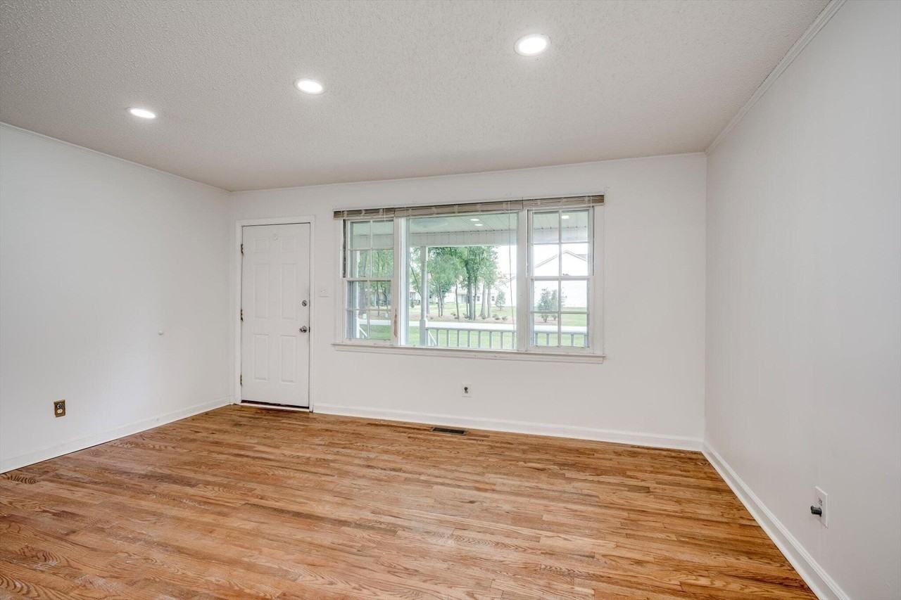 417 Old Airport Rd - Photo 6 of 31