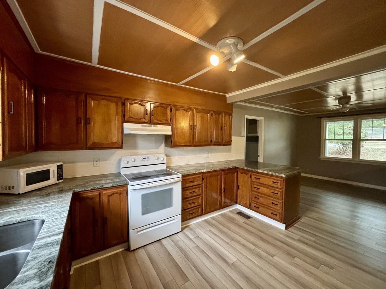 1508 Heard Ave - Photo 6 of 14