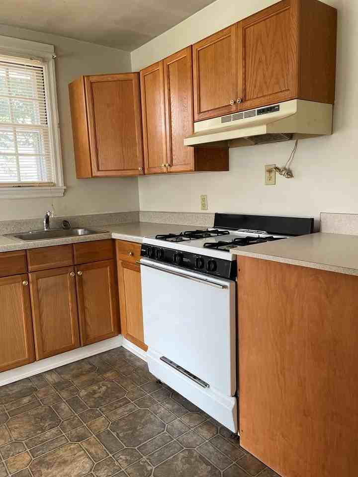 1721 Pennsylvania Ave - Photo 5 of 12