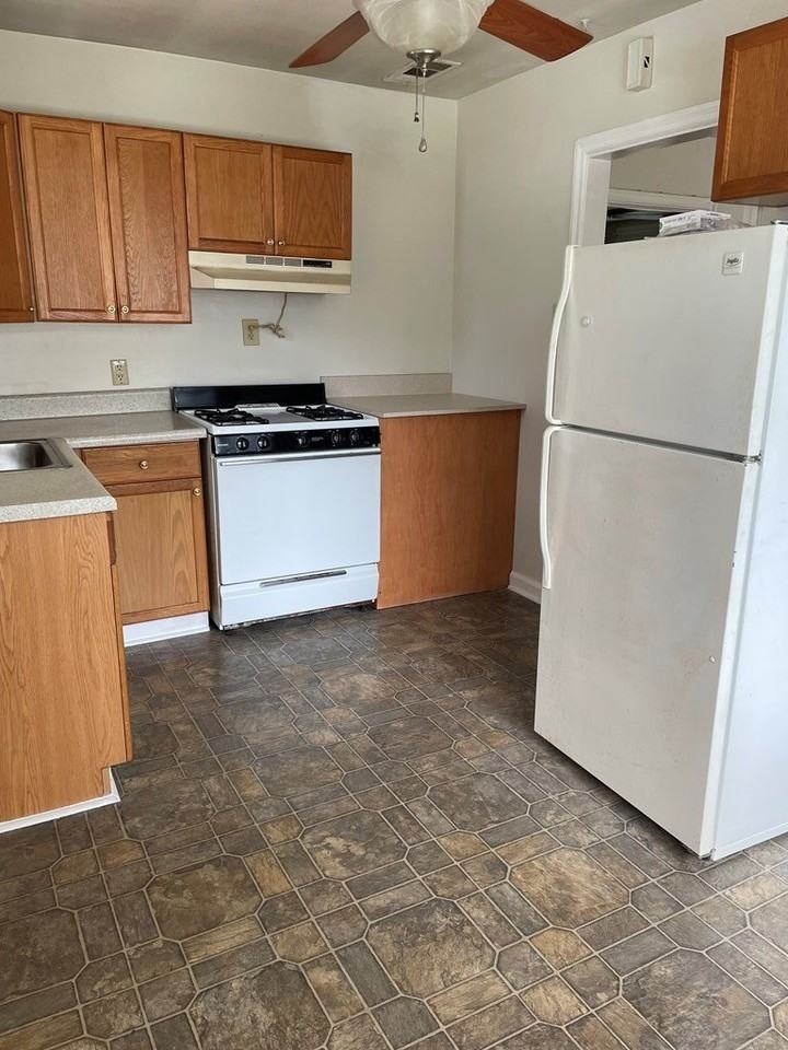 1721 Pennsylvania Ave - Photo 6 of 12