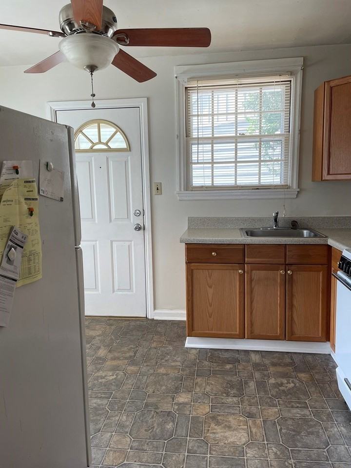 1721 Pennsylvania Ave - Photo 7 of 12