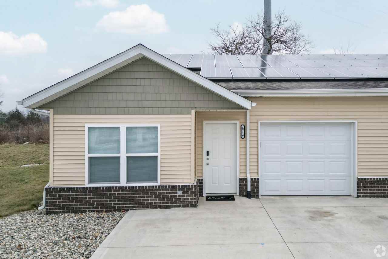 6713 Solid Rock Dr #6713 - Photo 2 of 31