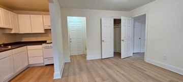 featured image of 909 W University Pkwy