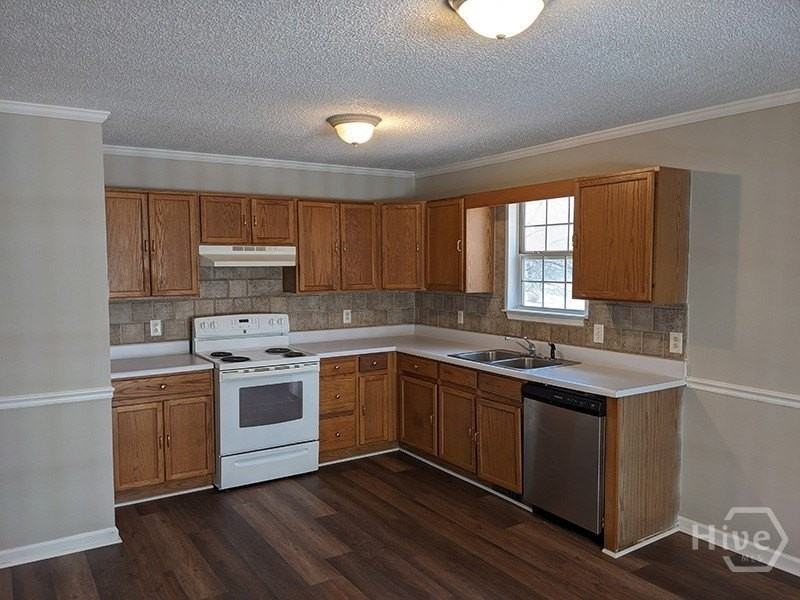 1140 Hunter Trl - Photo 6 of 26