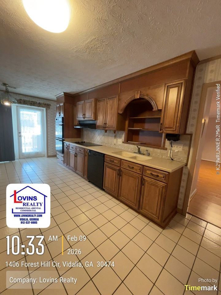 1406 Forest Hill Cir #1 - Photo 2 of 10