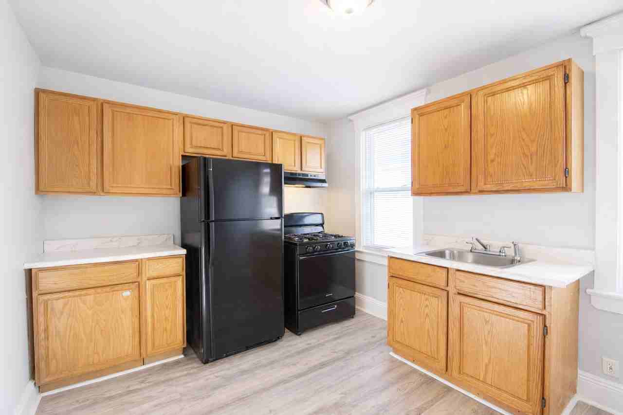 606 Bridgeboro St #B