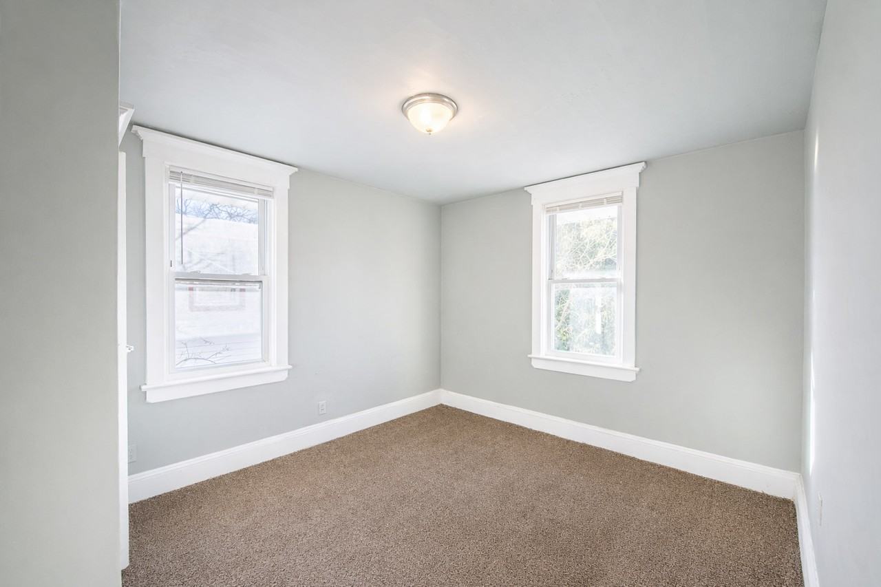 606 Bridgeboro St #B - Photo 2 of 5