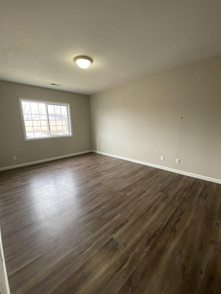 3 27th St - Photo 4 of 10