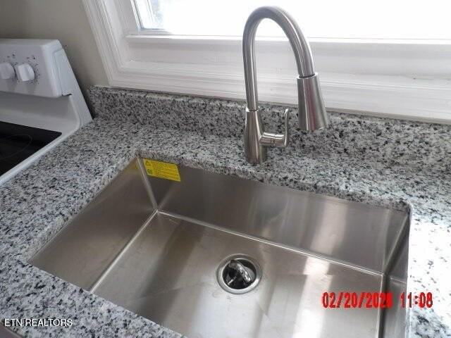 440 W Outer Dr - Photo 4 of 17