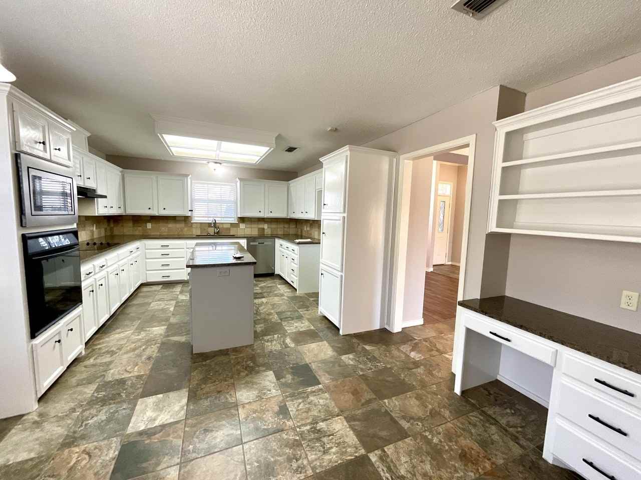 209 Sooner St - Photo 5 of 14