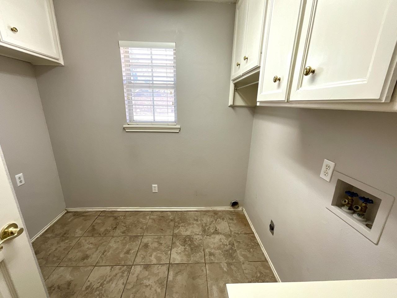 209 Sooner St - Photo 6 of 14