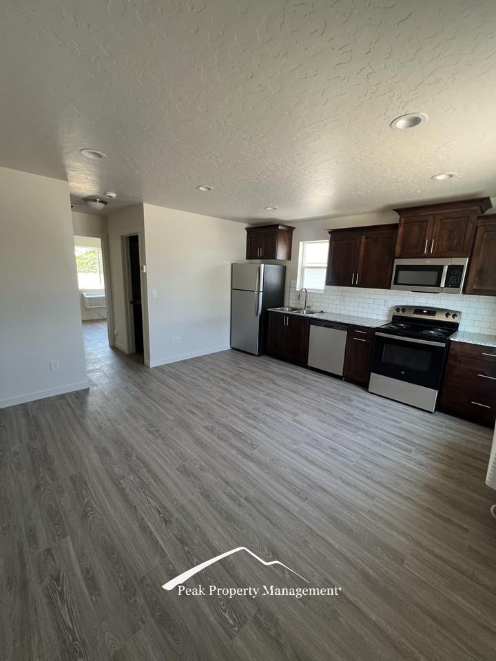 2235 S Sockeye Pl #1 - Photo 3 of 8