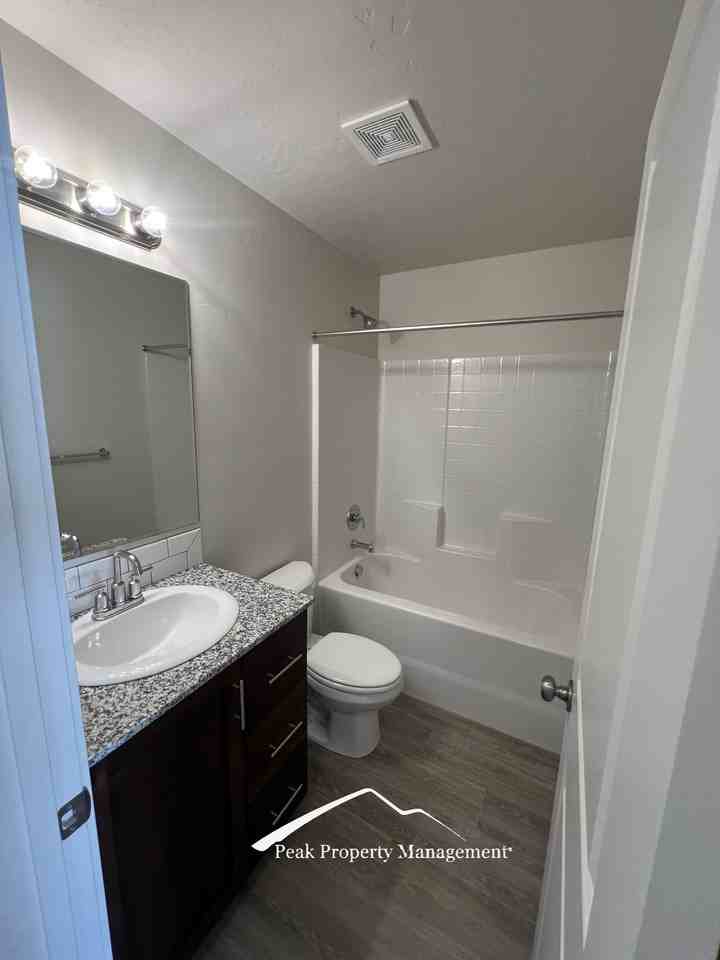 2235 S Sockeye Pl #1 - Photo 5 of 8