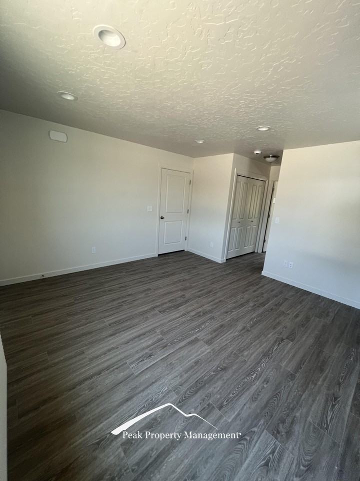 2235 S Sockeye Pl #1 - Photo 6 of 8