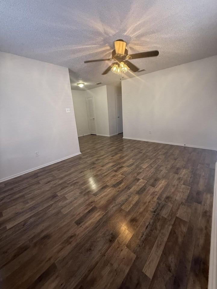 2317 15th St - Photo 2 of 8