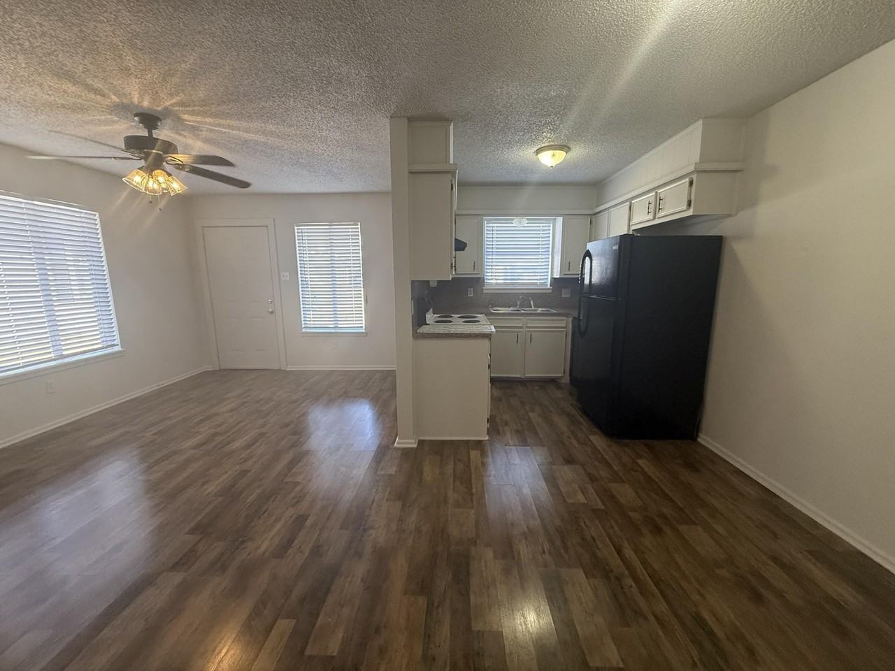 2317 15th St - Photo 3 of 8