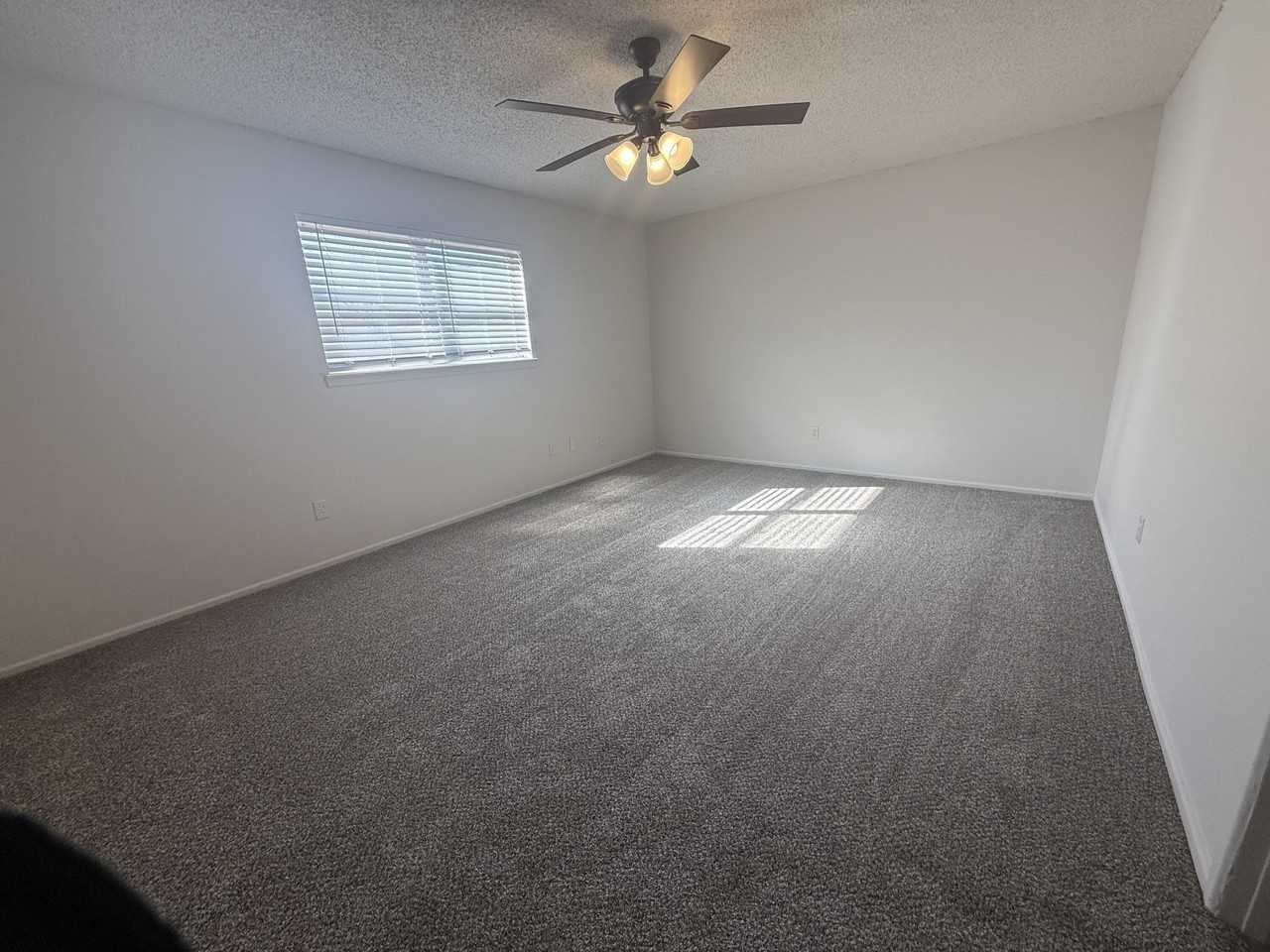 2317 15th St - Photo 4 of 8