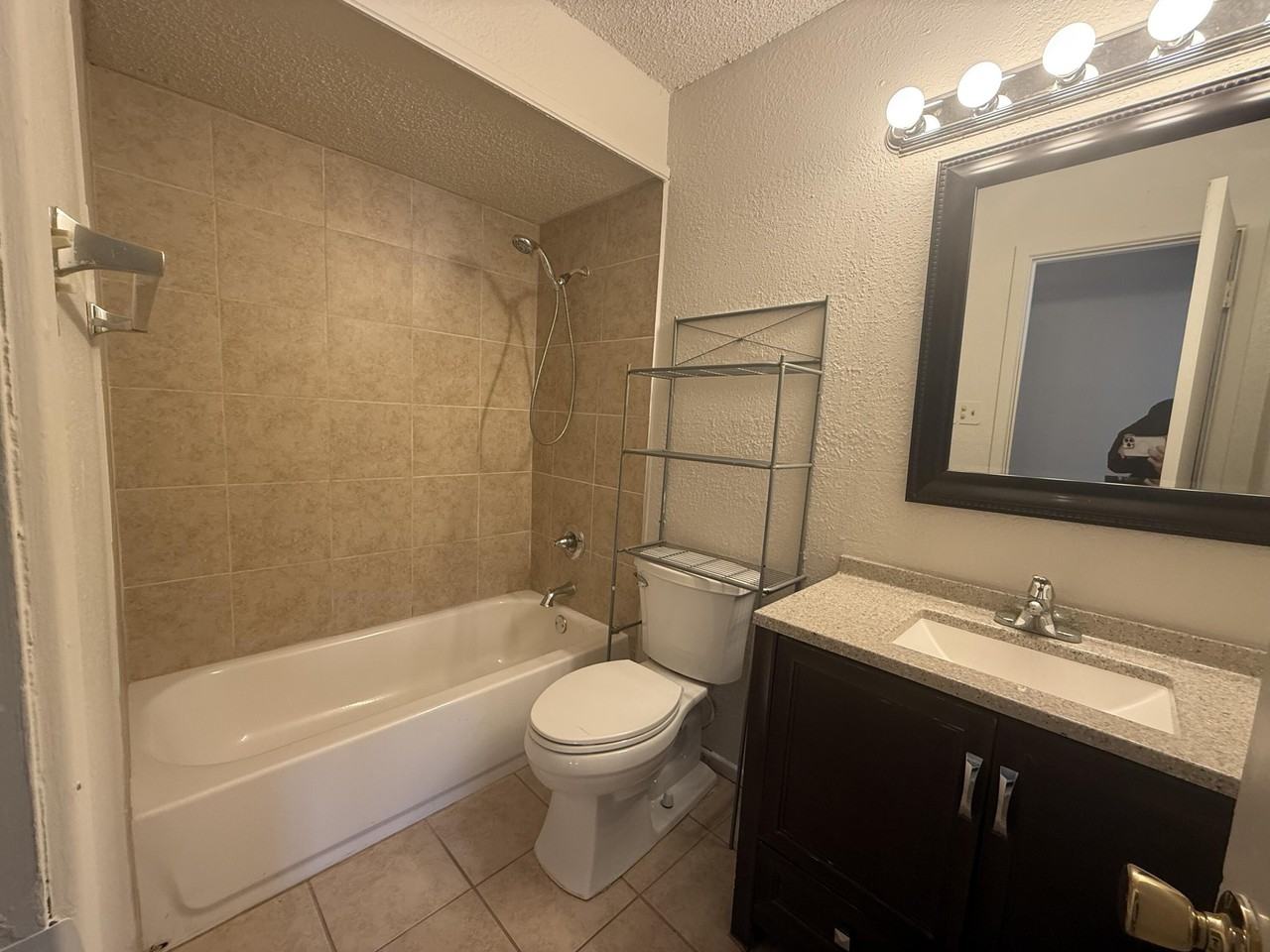 2317 15th St - Photo 6 of 8