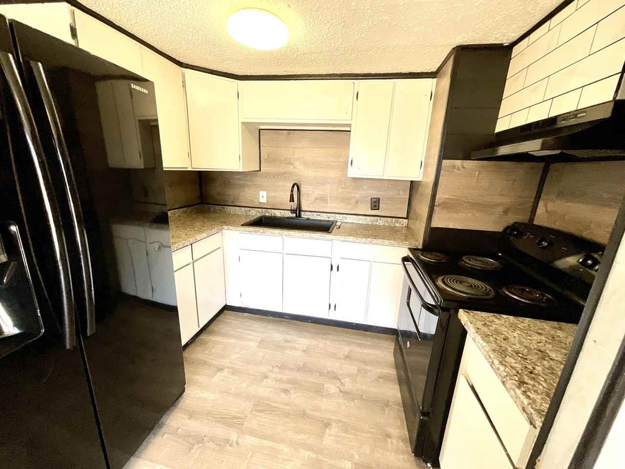 2004 30th St - Photo 3 of 9