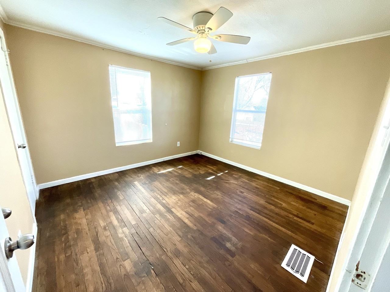 2004 30th St - Photo 6 of 9