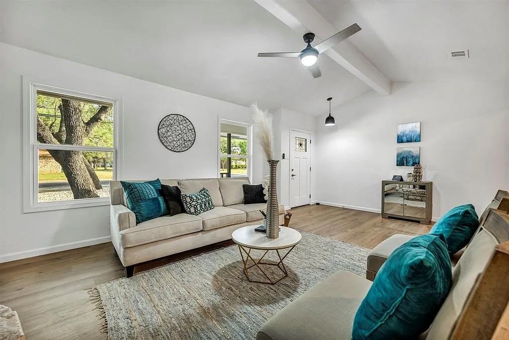 406 Lakeway Dr #1 - Photo 2 of 24