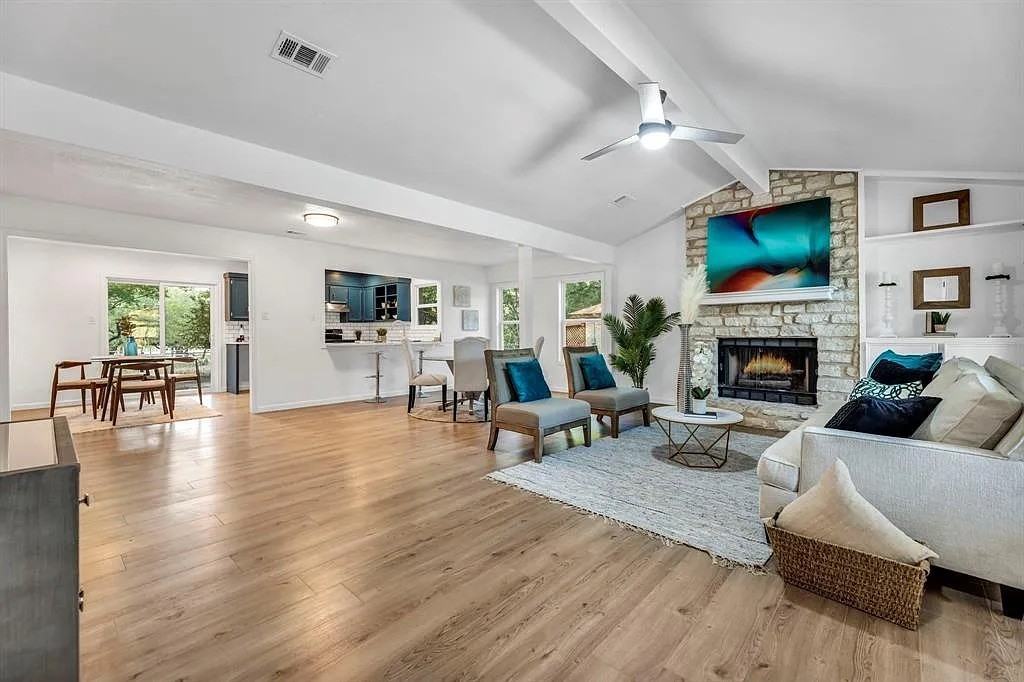 406 Lakeway Dr #1 - Photo 3 of 24