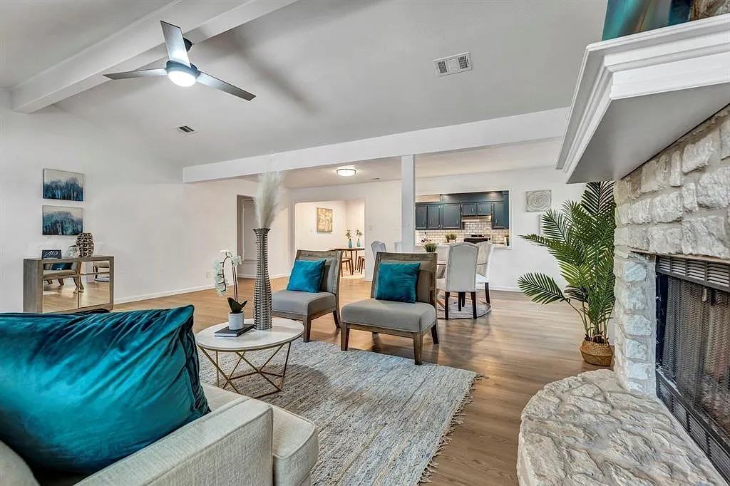 406 Lakeway Dr #1 - Photo 4 of 24