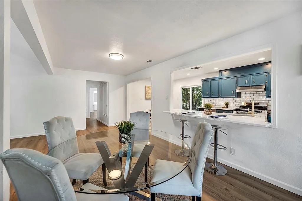 406 Lakeway Dr #1 - Photo 5 of 24