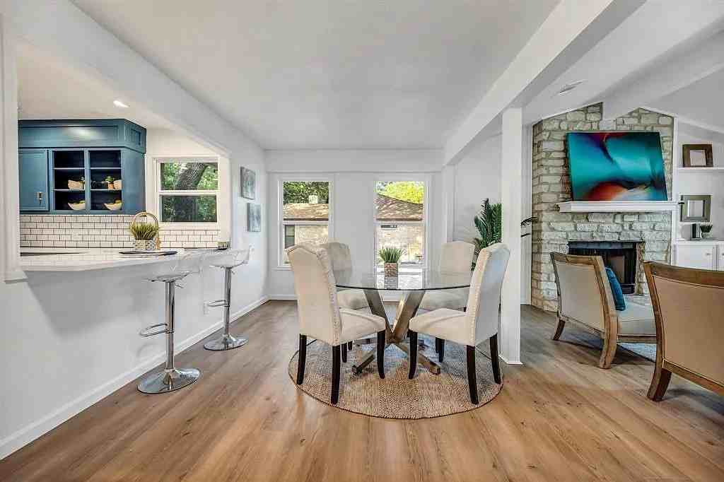 406 Lakeway Dr #1 - Photo 6 of 24