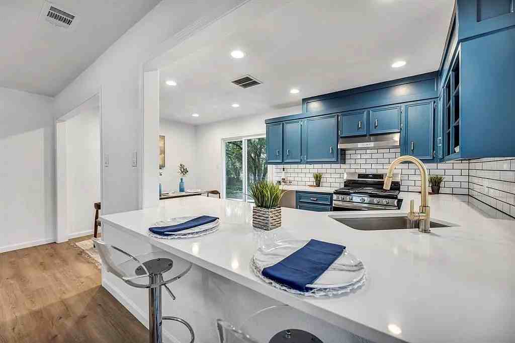 406 Lakeway Dr #1 - Photo 7 of 24