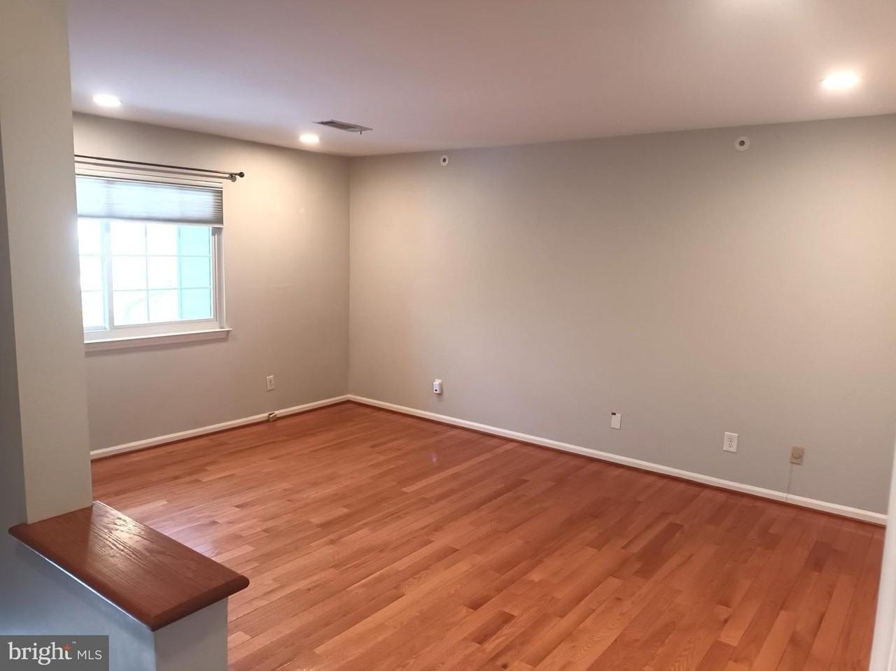 5700 Chapman Mill Dr - Photo 7 of 13