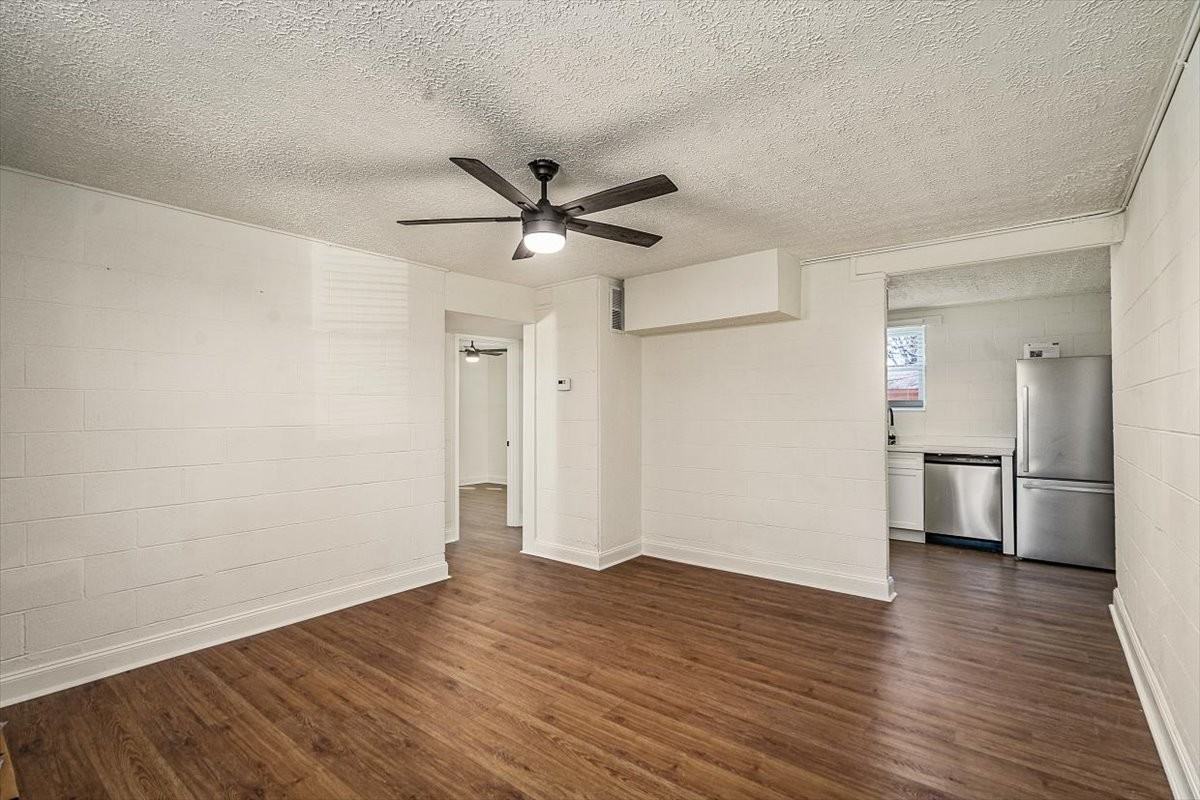 420 S Columbia St Apt B1 #B1 - Photo 4 of 11